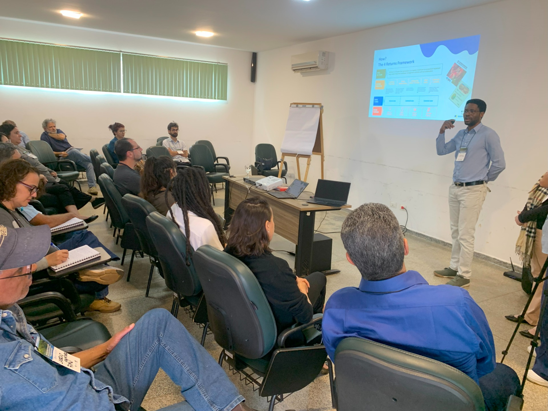 Do escritório global da Wetlands International, Elton Mudyazvivi apresentou a estratégia da instituição de trabalhar com paisagens prioritárias